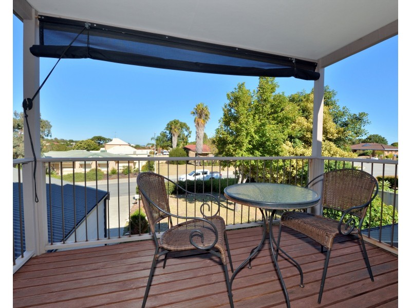 18 Mahogany Drive, Halls Head WA 6210