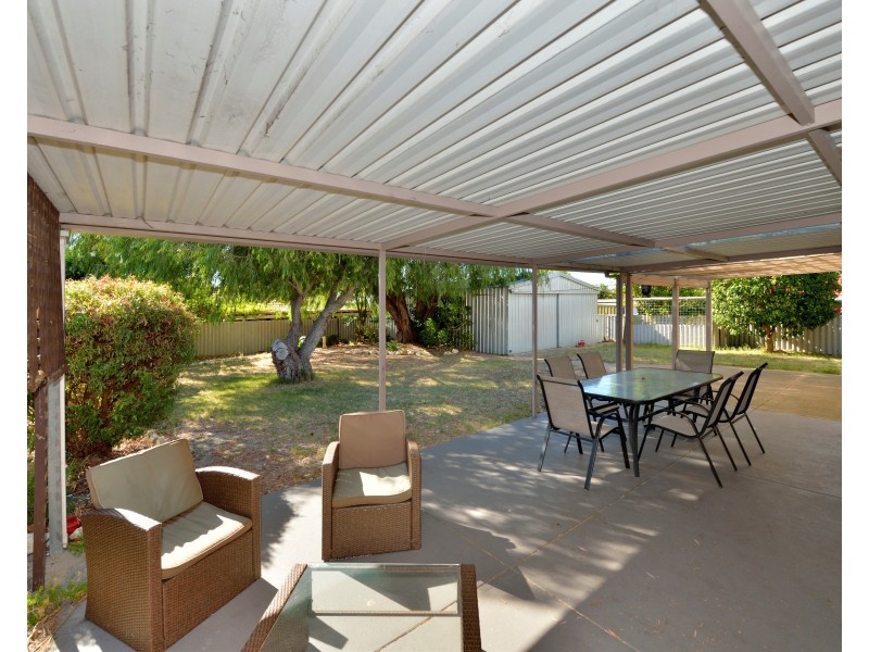 18 Mahogany Drive, Halls Head WA 6210