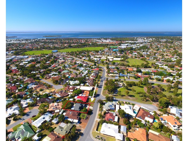 18 Mahogany Drive, Halls Head WA 6210