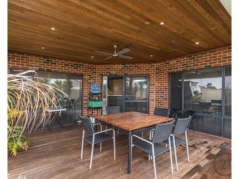 5 Karri Karri Pass, Lakelands WA 6180