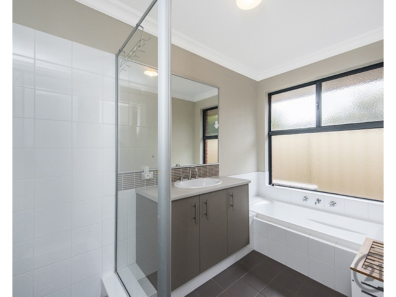 5 Karri Karri Pass, Lakelands WA 6180