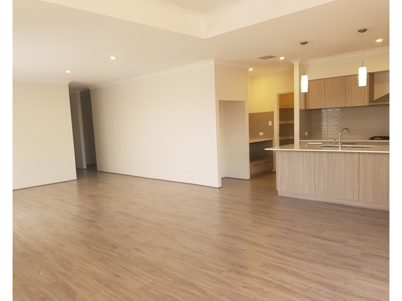 4 Pavetta Approach, Halls Head WA 6210