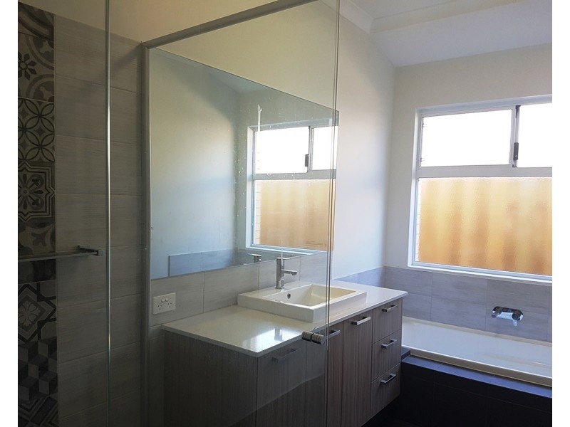 4 Pavetta Approach, Halls Head WA 6210