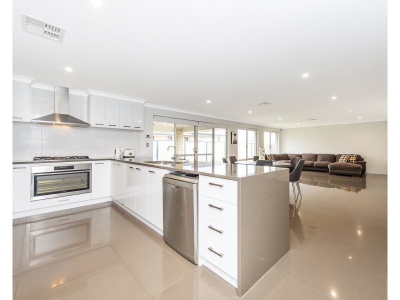 21 Newbridge Street, Meadow Springs WA 6210