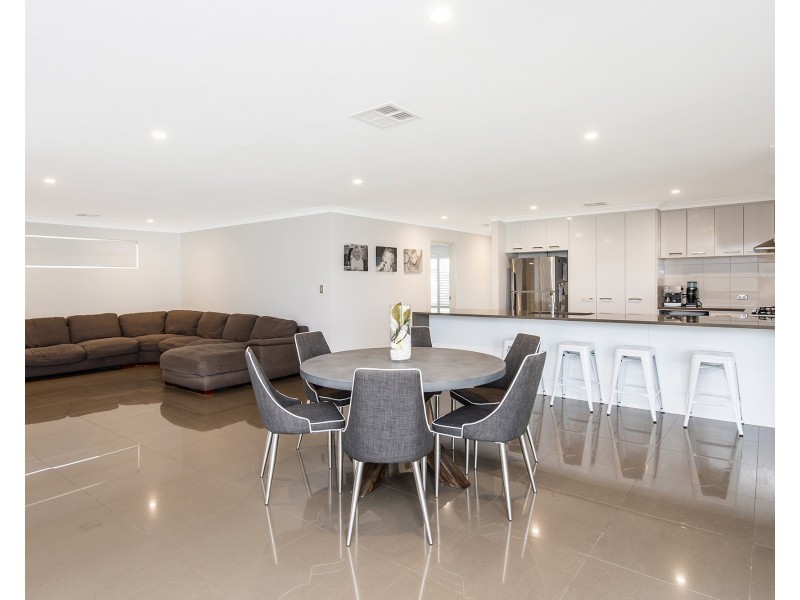 21 Newbridge Street, Meadow Springs WA 6210