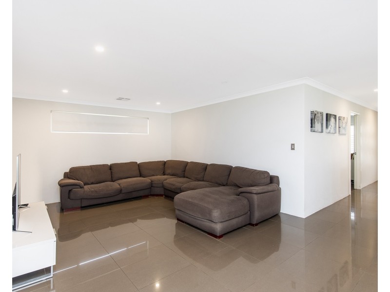 21 Newbridge Street, Meadow Springs WA 6210