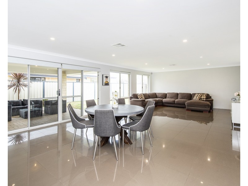 21 Newbridge Street, Meadow Springs WA 6210