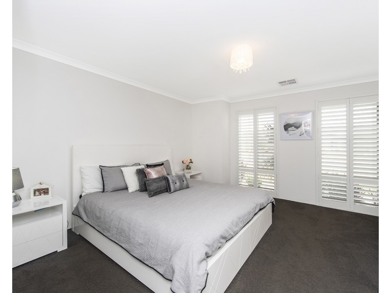 21 Newbridge Street, Meadow Springs WA 6210