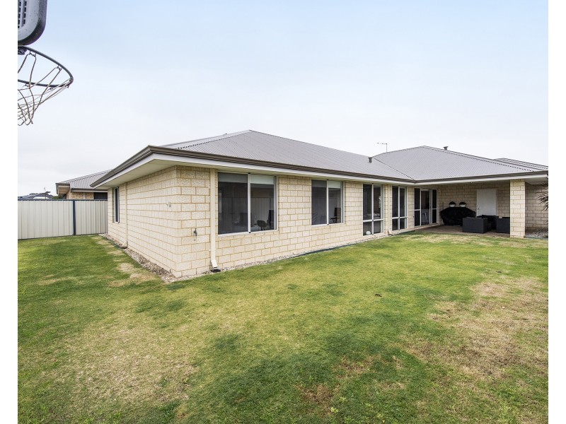 21 Newbridge Street, Meadow Springs WA 6210