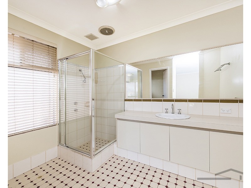 12 Malabor Mews, Halls Head WA 6210