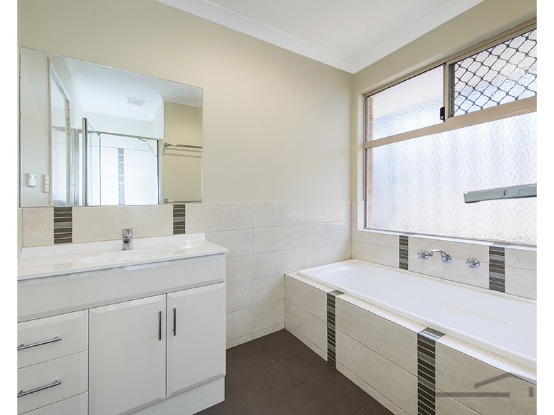 12 Malabor Mews, Halls Head WA 6210
