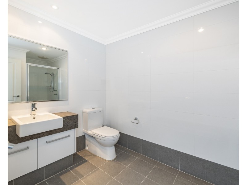 21D Oversby Street, Halls Head WA 6210