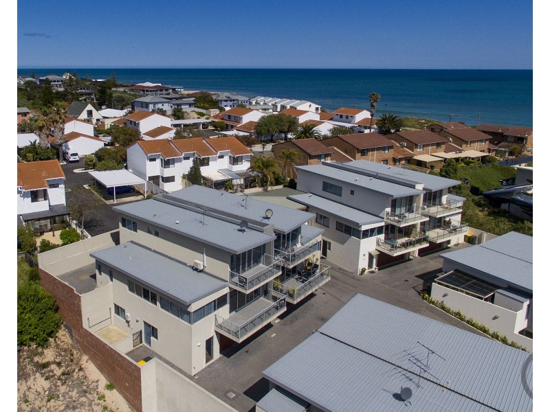 21D Oversby Street, Halls Head WA 6210
