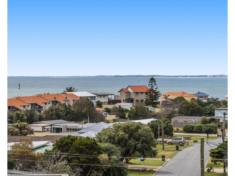 21D Oversby Street, Halls Head WA 6210