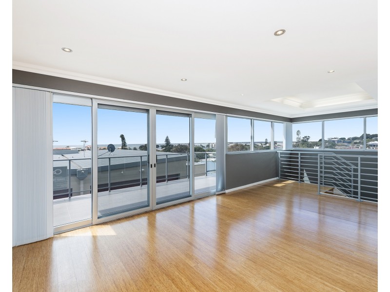 21D Oversby Street, Halls Head WA 6210