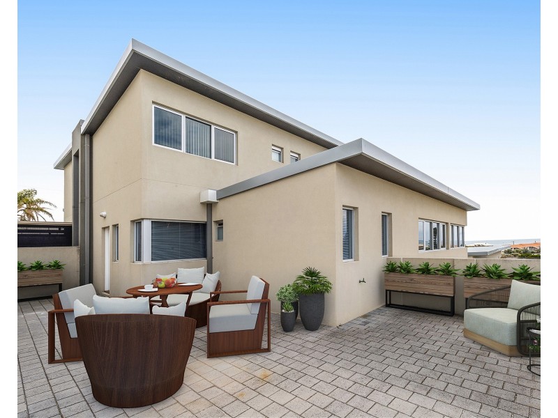 21D Oversby Street, Halls Head WA 6210