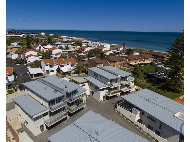 21D Oversby Street, Halls Head WA 6210