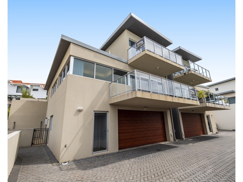 21D Oversby Street, Halls Head WA 6210