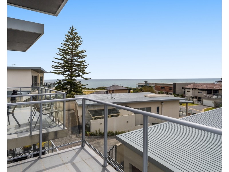 21D Oversby Street, Halls Head WA 6210