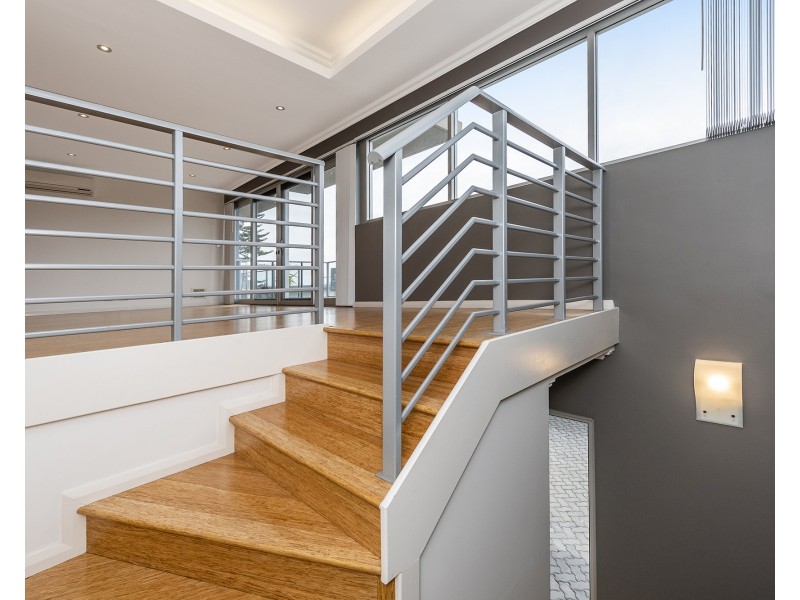 21D Oversby Street, Halls Head WA 6210