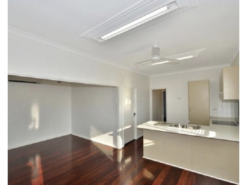 8 Nookie Street, Dudley Park WA 6210