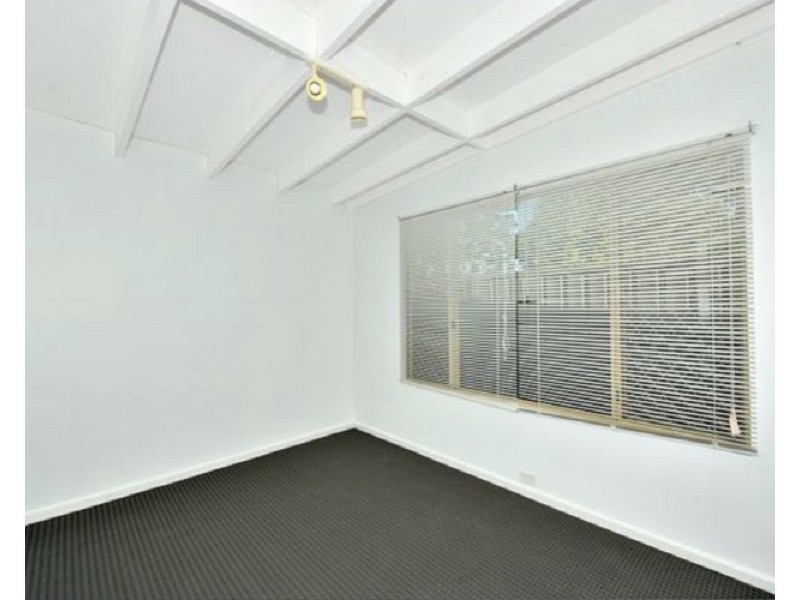 8 Nookie Street, Dudley Park WA 6210