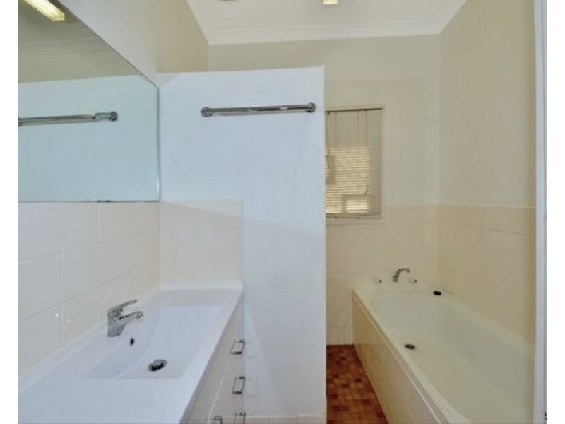 8 Nookie Street, Dudley Park WA 6210