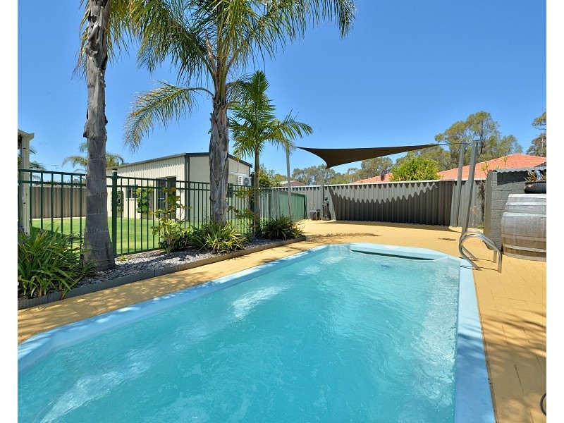 8 Penrith Street, Dudley Park WA 6210