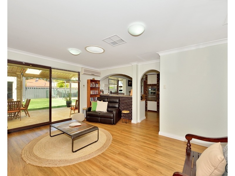 8 Penrith Street, Dudley Park WA 6210