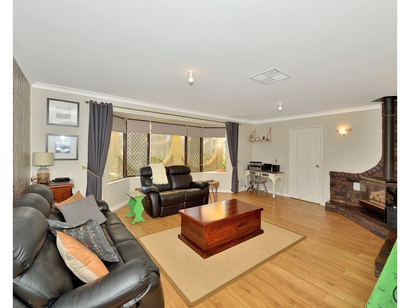 8 Penrith Street, Dudley Park WA 6210