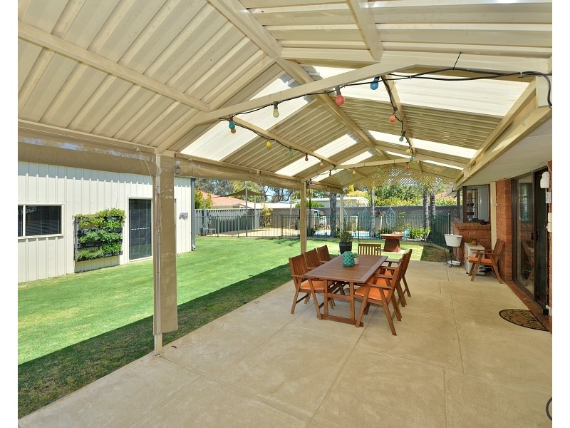 8 Penrith Street, Dudley Park WA 6210