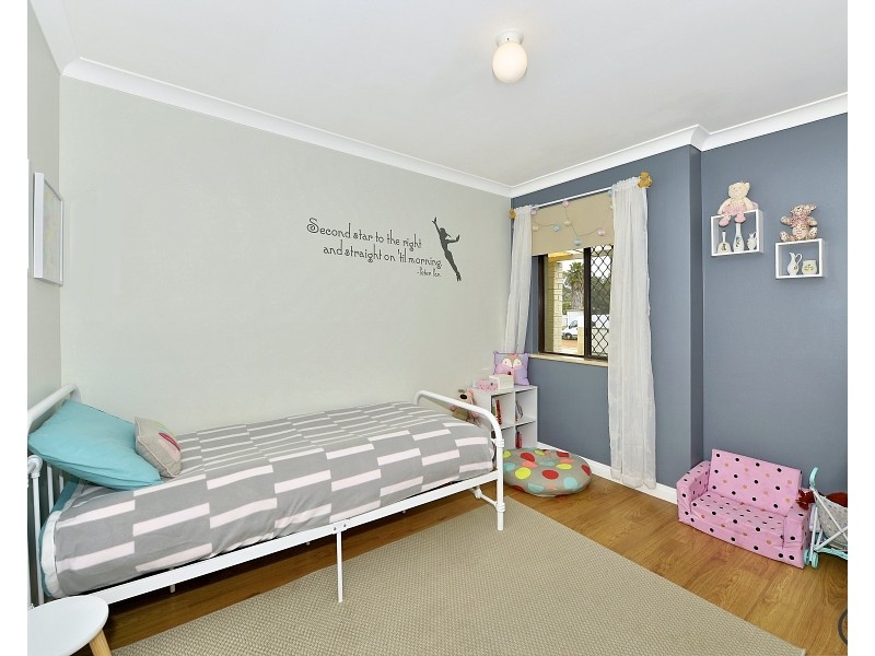 8 Penrith Street, Dudley Park WA 6210