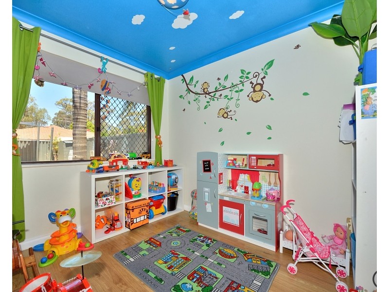 8 Penrith Street, Dudley Park WA 6210