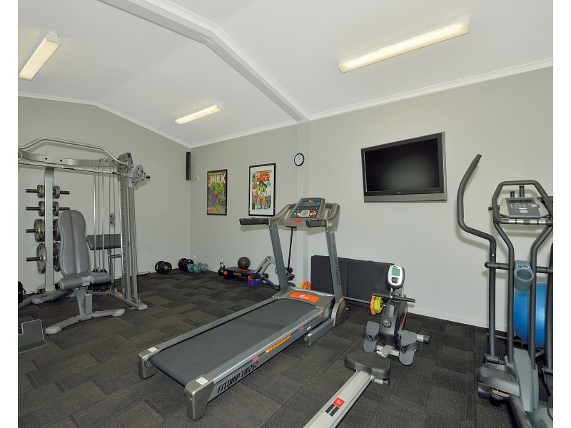 8 Penrith Street, Dudley Park WA 6210