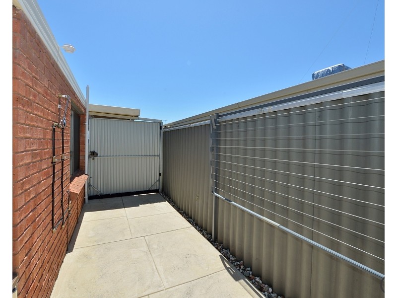 8 Penrith Street, Dudley Park WA 6210