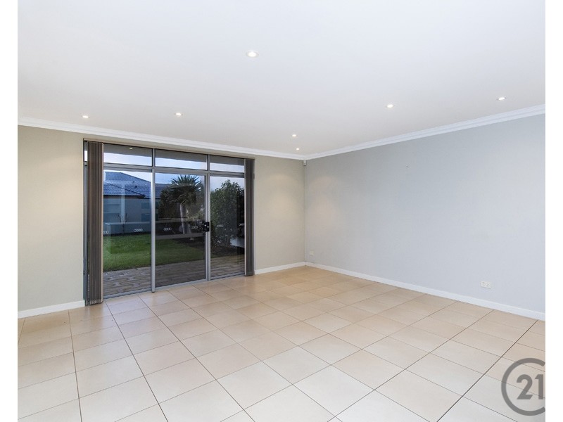 18 Caspian Drive, Wannanup WA 6210