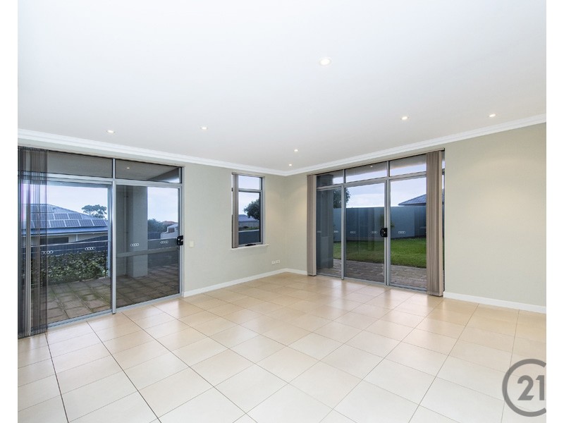 18 Caspian Drive, Wannanup WA 6210