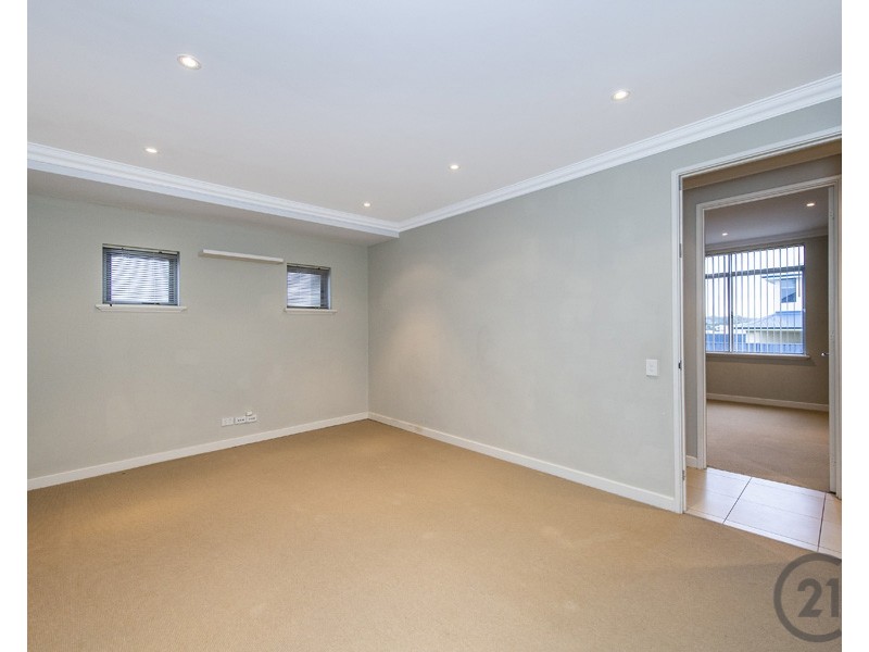 18 Caspian Drive, Wannanup WA 6210