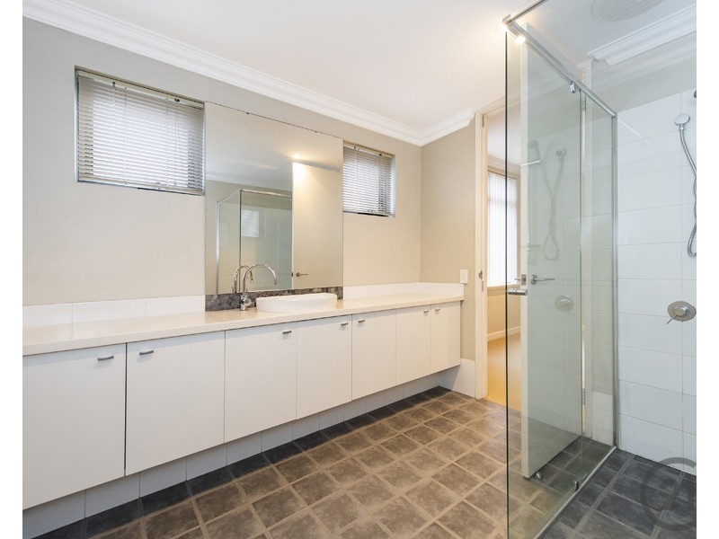 18 Caspian Drive, Wannanup WA 6210