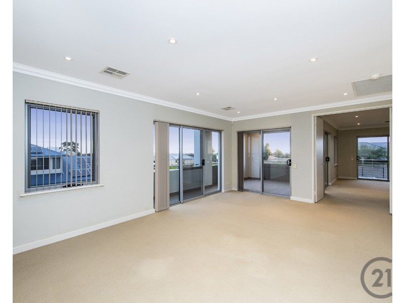 18 Caspian Drive, Wannanup WA 6210
