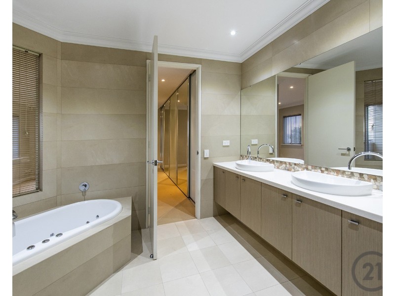 18 Caspian Drive, Wannanup WA 6210