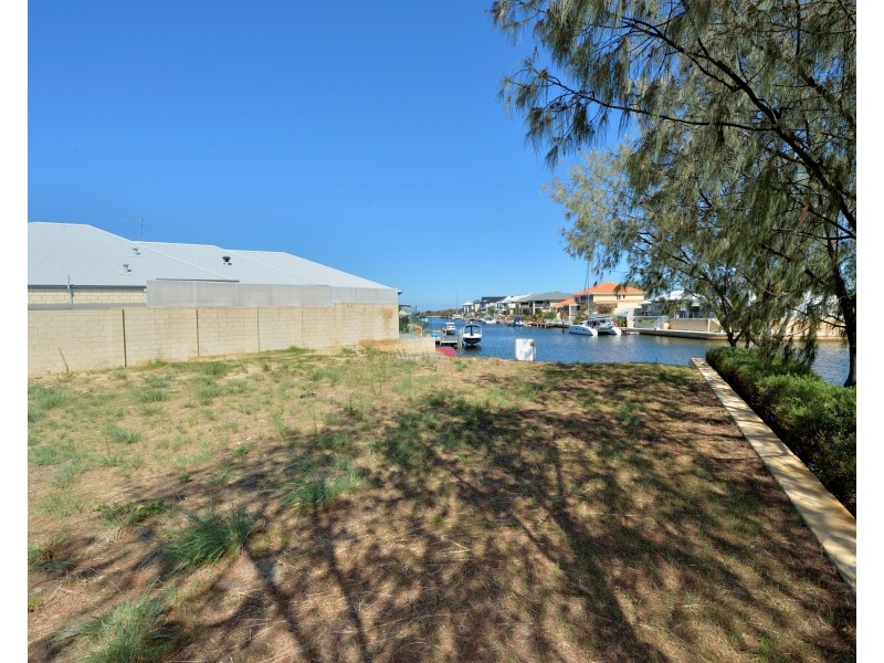 79 Queen Parade, Wannanup WA 6210