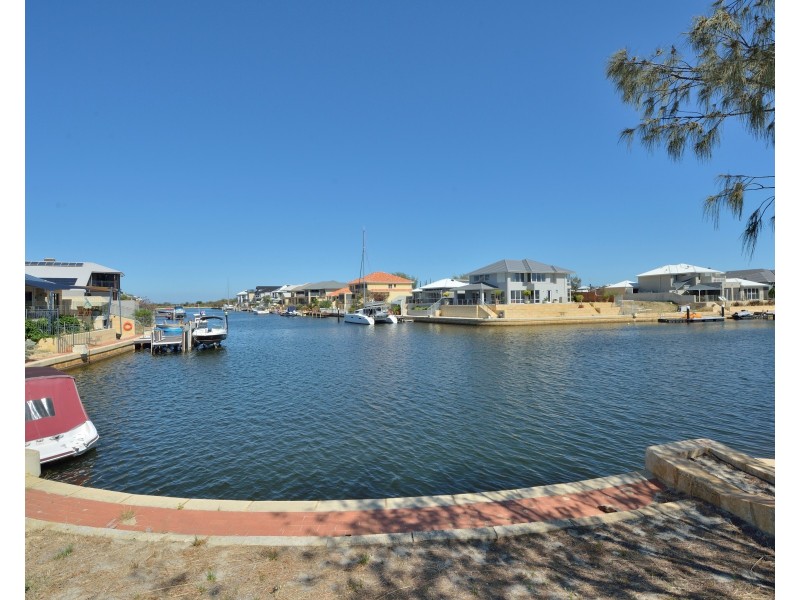 79 Queen Parade, Wannanup WA 6210