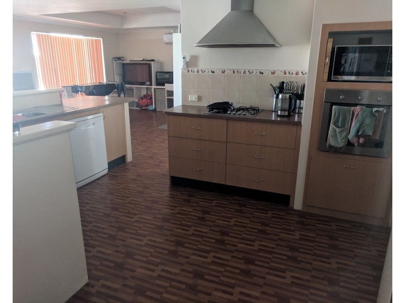 7 Albina Chase, Lakelands WA 6180