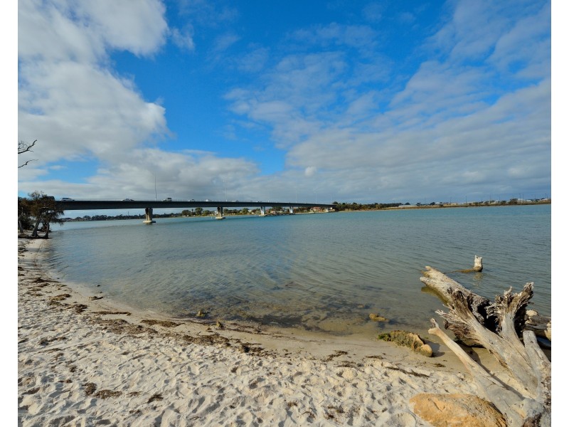 3 Coot Lane, Halls Head WA 6210