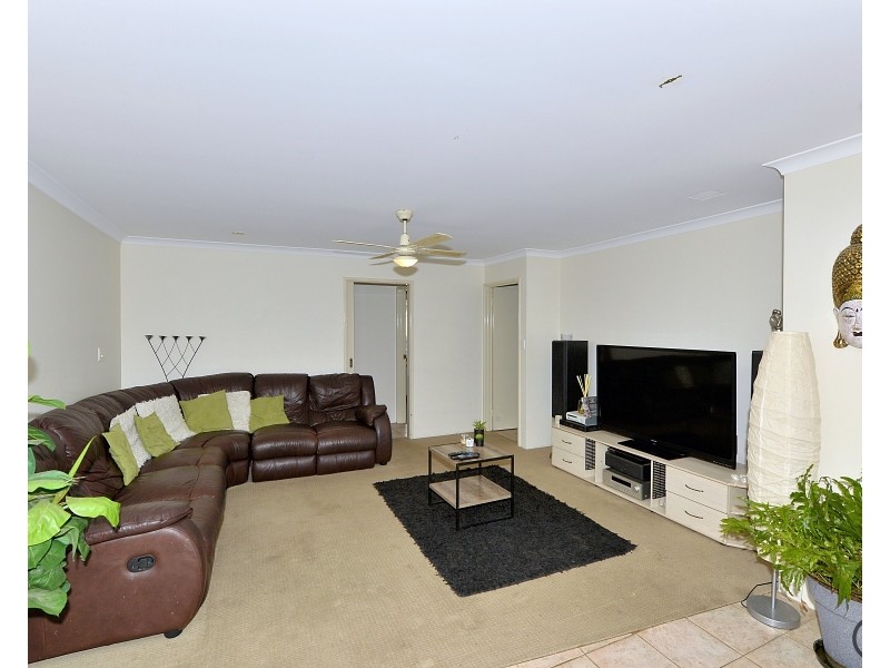 11 Paradise Circuit, Halls Head WA 6210