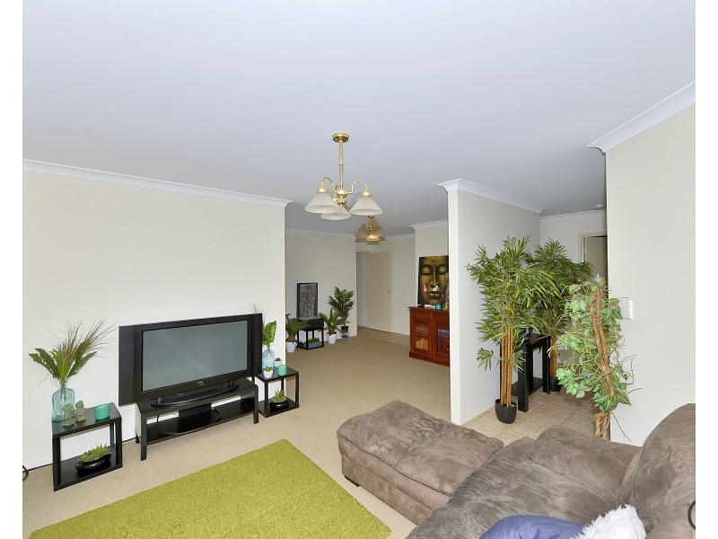 11 Paradise Circuit, Halls Head WA 6210