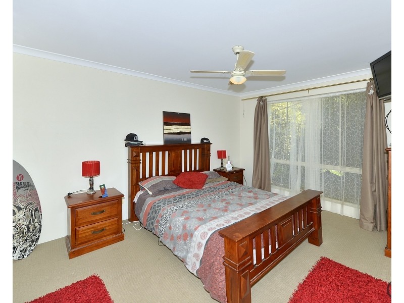 11 Paradise Circuit, Halls Head WA 6210