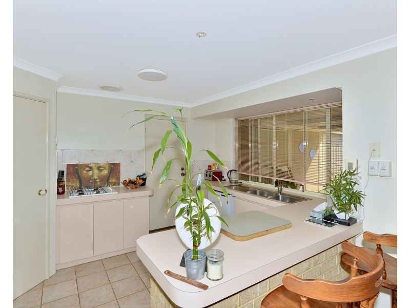11 Paradise Circuit, Halls Head WA 6210