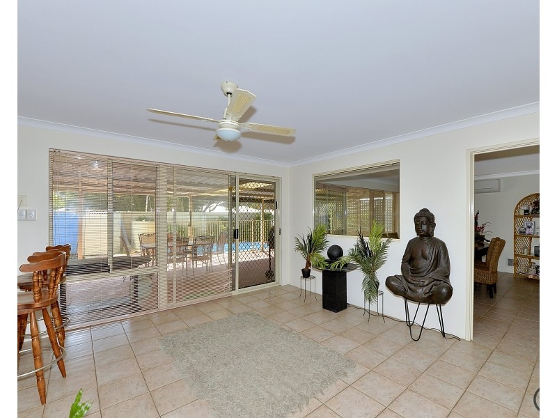 11 Paradise Circuit, Halls Head WA 6210
